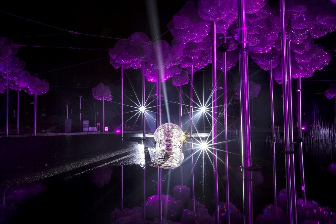 livebau illuminates majestic jellyfish in Swarovski Crystal Worlds